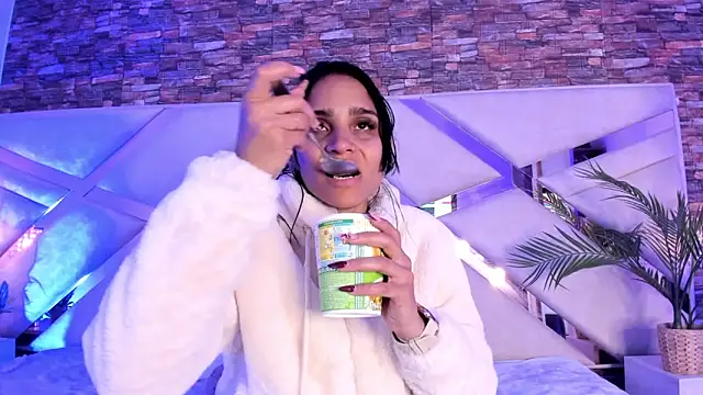 sophie pariss online show from 12-23-25, 04:10