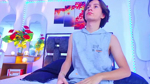 Snapshot of Alex_and_Fabian chatting on 09-28-25, 09:09 Alex and Fabian online show from 09-28-25, 09:09