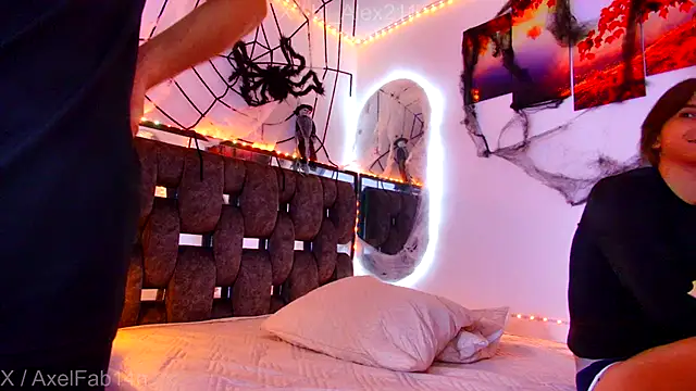 Snapshot of Alex_and_Fabian chatting on 10-21-25, 08:53 Alex and Fabian online show from 10-21-25, 08:53