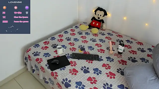 Snapshot of Benjamin_Buster chatting on 12-23-24, 01:18 Benjamin Buster online show from 12-23-24, 01:18