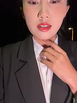 Snapshot of moneymaker_taipei chatting on 10-19-25, 02:40 moneymaker taipei online show from 10-19-25, 02:40