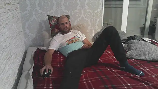 Snapshot of Zbochunec chatting on 09-24-25, 08:01 Zbochunec online show from 09-24-25, 08:01