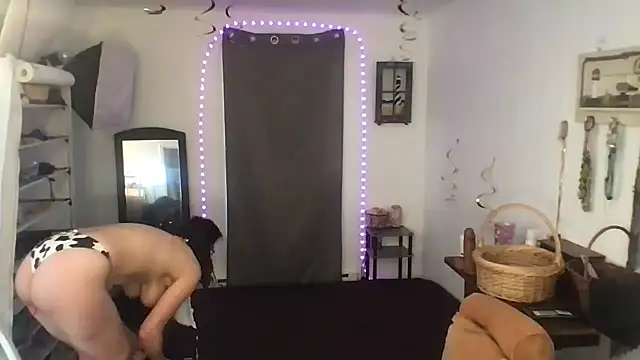 Snapshot of BonfireBonnie chatting on 01-07-25, 07:49 BonfireBonnie online show from 01-07-25, 07:49