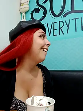 Snapshot of madelaine- chatting on 12-30-24, 07:53 madelaine- online show from 12-30-24, 07:53