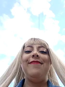 Snapshot of madelaine- chatting on 01-23-25, 10:01 madelaine- online show from 01-23-25, 10:01