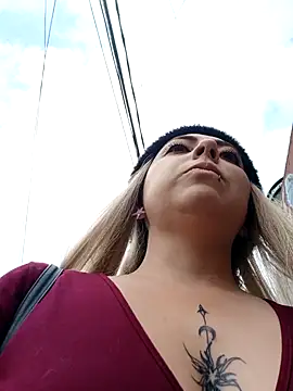 Snapshot of madelaine- chatting on 01-24-25, 07:39 madelaine- online show from 01-24-25, 07:39