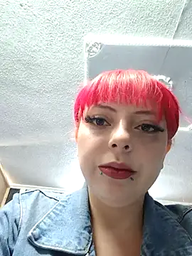 Snapshot of madelaine- chatting on 02-23-25, 06:01 madelaine- online show from 02-23-25, 06:01