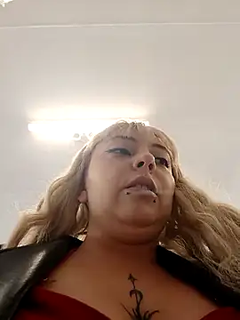 Snapshot of madelaine- chatting on 03-06-25, 06:48 madelaine- online show from 03-06-25, 06:48