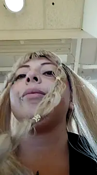 Snapshot of madelaine- chatting on 03-18-25, 06:59 madelaine- online show from 03-18-25, 06:59