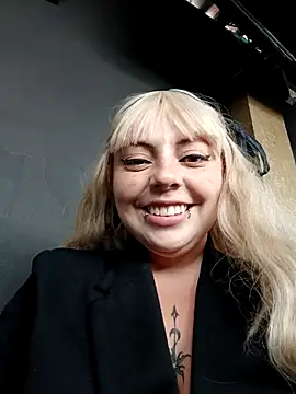 Snapshot of madelaine- chatting on 03-19-25, 09:05 madelaine- online show from 03-19-25, 09:05