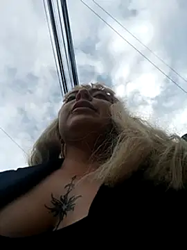 Snapshot of madelaine- chatting on 03-20-25, 10:07 madelaine- online show from 03-20-25, 10:07