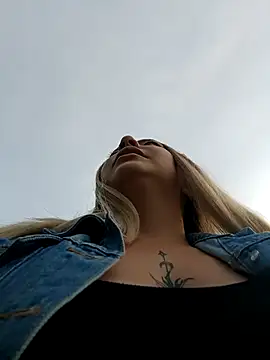 Snapshot of madelaine- chatting on 09-11-25, 10:21 madelaine- online show from 09-11-25, 10:21