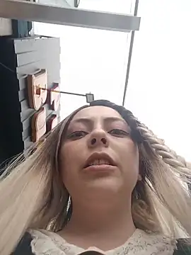 Snapshot of madelaine- chatting on 10-23-25, 08:29 madelaine- online show from 10-23-25, 08:29