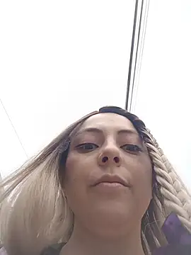 Snapshot of madelaine- chatting on 10-24-25, 07:54 madelaine- online show from 10-24-25, 07:54