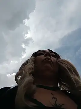 Snapshot of madelaine- chatting on 11-03-25, 06:20 madelaine- online show from 11-03-25, 06:20