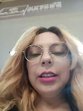 Snapshot of madelaine- chatting on 05-03-26, 06:58 madelaine- online show from 05-03-26, 06:58