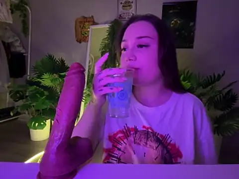 DaisyBooom online show from 12-22-25, 08:17