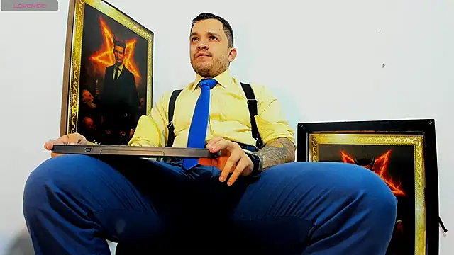 Snapshot of tony_landri chatting on 05-13-26, 01:25 tony landri online show from 05-13-26, 01:25