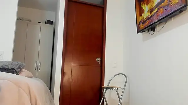 SophieBaker   online show from 03-11-25, 10:29