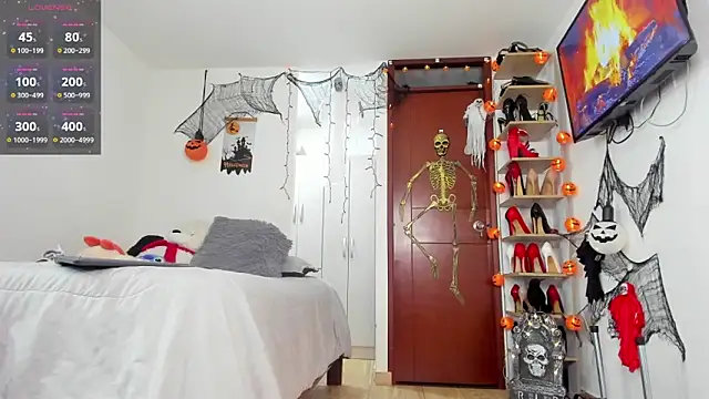 SophieBaker   online show from 10-08-25, 01:47