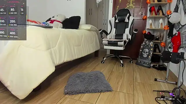 SophieBaker   online show from 10-17-25, 02:04