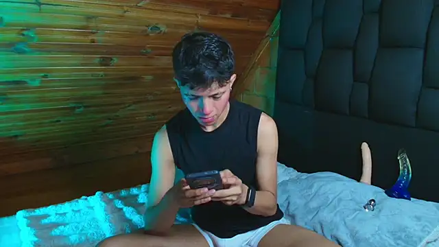 Snapshot of Justyn_Ross chatting on 11-16-25, 06:02 Justyn Ross online show from 11-16-25, 06:02