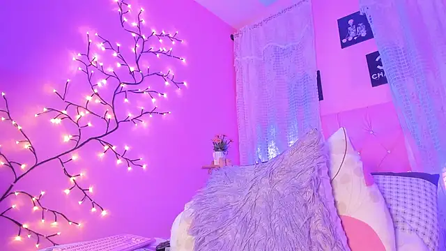 Snapshot of Dulce_Girl_ chatting on 03-06-25, 06:41 Dulce Girl online show from 03-06-25, 06:41