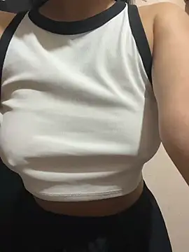  riyaahahaha  online show from 03-11-26, 01:06