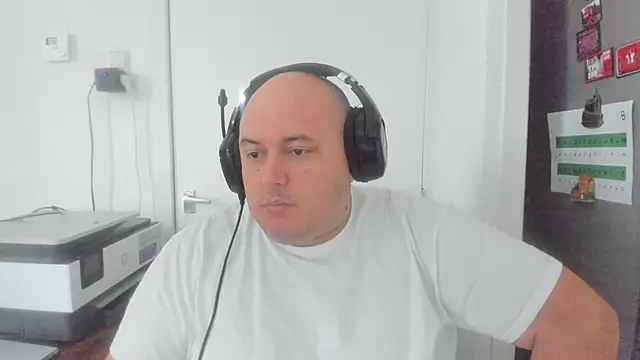 Snapshot of BigromeoXX chatting on 12-14-24, 01:27 BigromeoXX online show from 12-14-24, 01:27