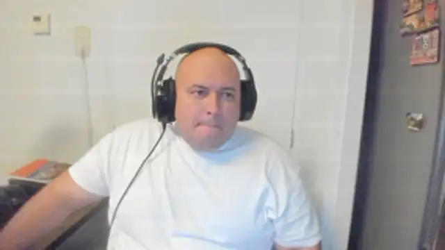 Snapshot of BigromeoXX chatting on 10-28-25, 06:32 BigromeoXX online show from 10-28-25, 06:32