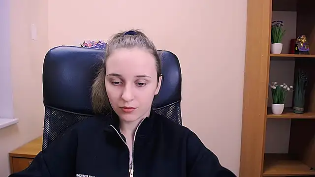 Snapshot of _Nicole_new chatting on 01-24-25, 10:21 Nicole new online show from 01-24-25, 10:21