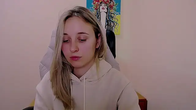 Snapshot of _Nicole_new chatting on 10-19-25, 11:22 Nicole new online show from 10-19-25, 11:22