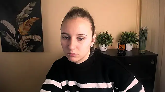 Snapshot of _Nicole_new chatting on 10-30-25, 09:22 Nicole new online show from 10-30-25, 09:22