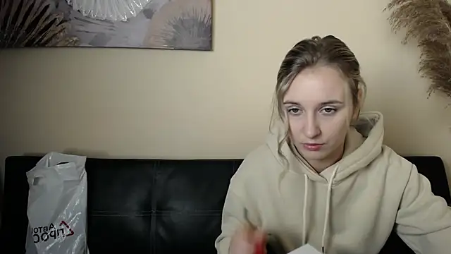 Snapshot of _Nicole_new chatting on 11-05-25, 11:43 Nicole new online show from 11-05-25, 11:43