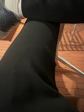 Snapshot of eddy355 chatting on 11-10-25, 04:39 eddy355 online show from 11-10-25, 04:39