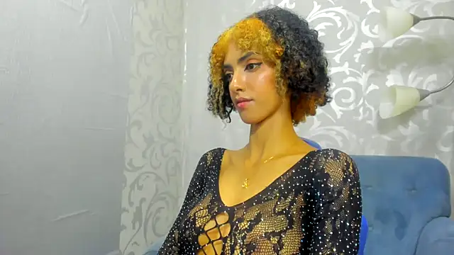 Snapshot of Queen_Cuarxxo chatting on 12-06-24, 02:24 Queen Cuarxxo online show from 12-06-24, 02:24