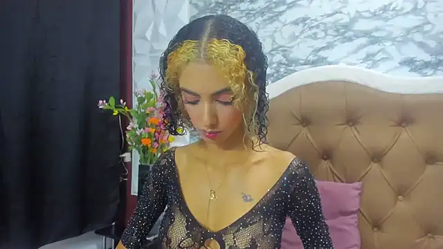 Snapshot of Queen_Cuarxxo chatting on 12-16-24, 11:39 Queen Cuarxxo online show from 12-16-24, 11:39