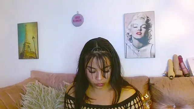 Snapshot of hinataleecs chatting on 01-21-25, 12:18 hinataleecs online show from 01-21-25, 12:18