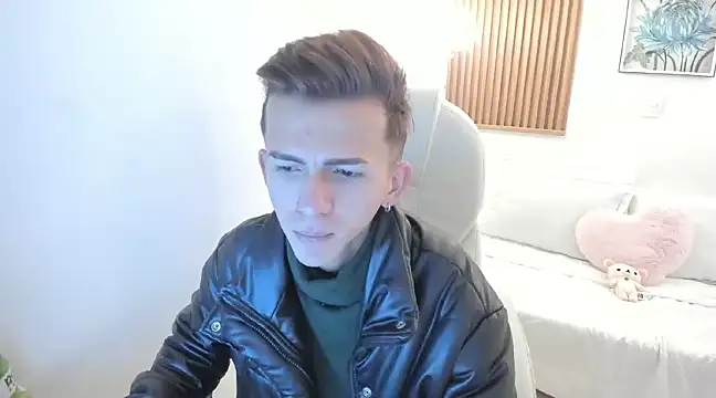 smallgiant27 online show from 01-04-25, 06:09