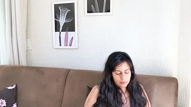 Snapshot of Blue_butterfly chatting on 03-11-25, 05:13 Blue butterfly online show from 03-11-25, 05:13