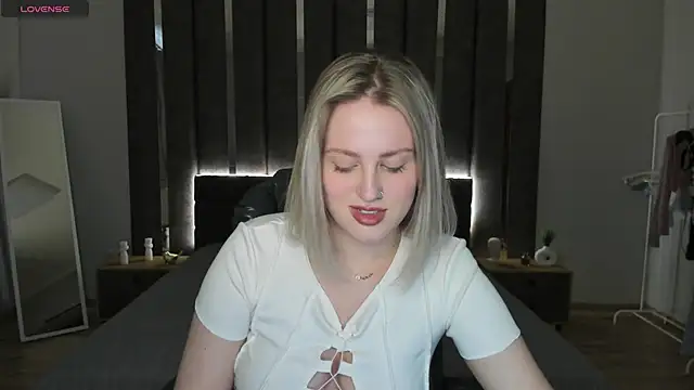 Snapshot of _Sarah_Soul_ chatting on 02-05-25, 03:45 Sarah Soul online show from 02-05-25, 03:45