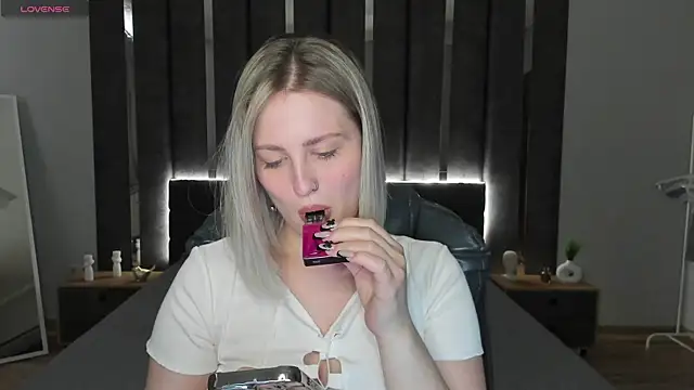 Snapshot of _Sarah_Soul_ chatting on 02-05-25, 06:46 Sarah Soul online show from 02-05-25, 06:46