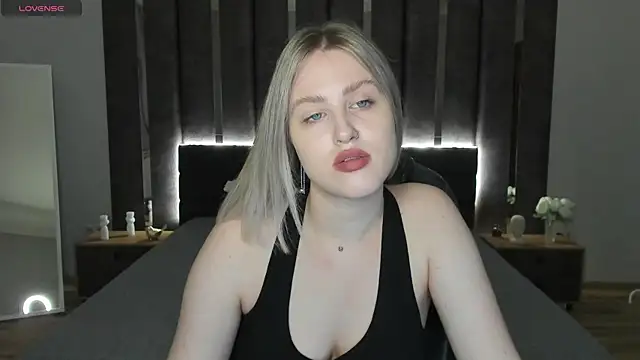 Snapshot of _Sarah_Soul_ chatting on 02-11-25, 12:49 Sarah Soul online show from 02-11-25, 12:49