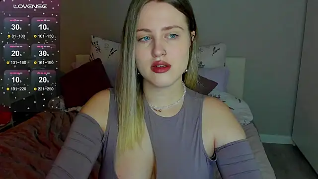 Snapshot of _Sarah_Soul_ chatting on 10-13-25, 12:21 Sarah Soul online show from 10-13-25, 12:21