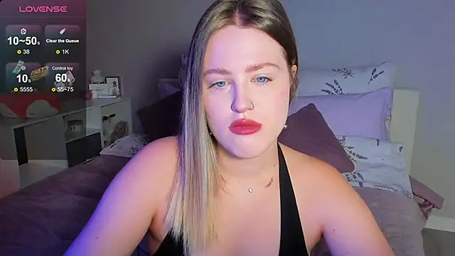 Snapshot of _Sarah_Soul_ chatting on 10-24-25, 12:19 Sarah Soul online show from 10-24-25, 12:19