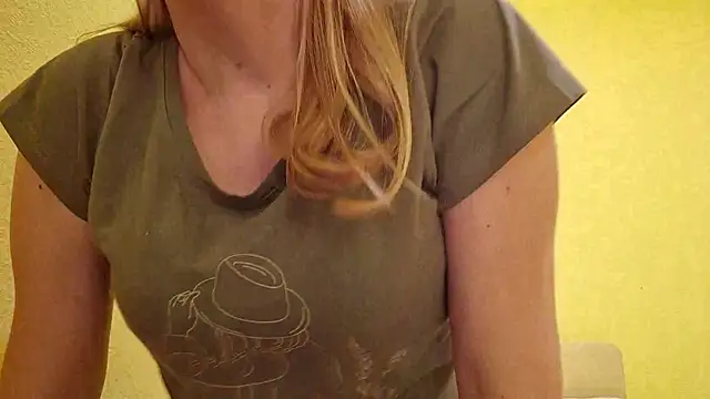 Snapshot of EstrellaWalters chatting on 01-13-25, 11:08 EstrellaWalters online show from 01-13-25, 11:08