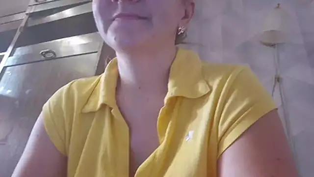 Snapshot of EstrellaWalters chatting on 11-03-25, 06:25 EstrellaWalters online show from 11-03-25, 06:25