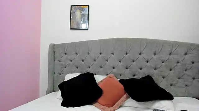 Snapshot of Valesskahall chatting on 12-26-24, 12:16 Valesskahall online show from 12-26-24, 12:16