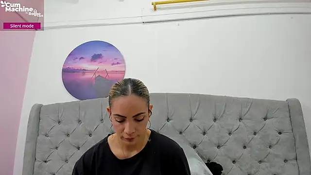 Snapshot of Valesskahall chatting on 11-07-25, 12:27 Valesskahall online show from 11-07-25, 12:27