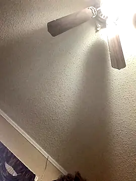 Snapshot of yosparky chatting on 09-13-25, 09:36 yosparky online show from 09-13-25, 09:36